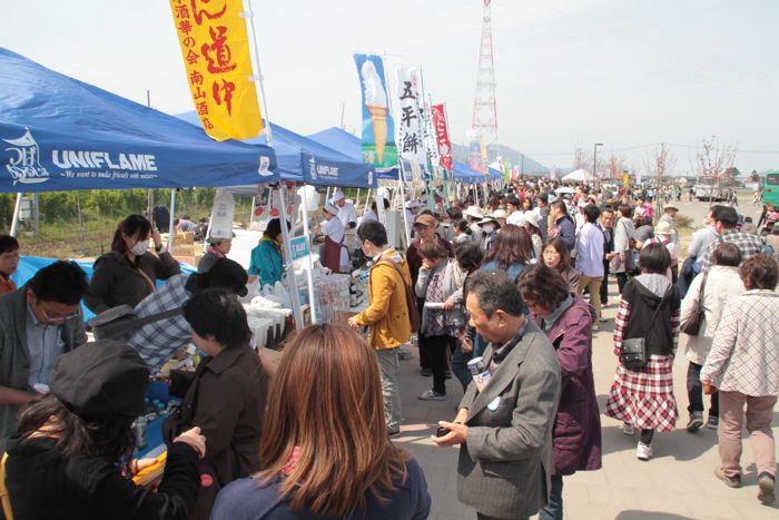 分水さくら公園のつばめるしぇなどの出店