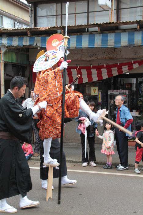 大通りを行く大名行列