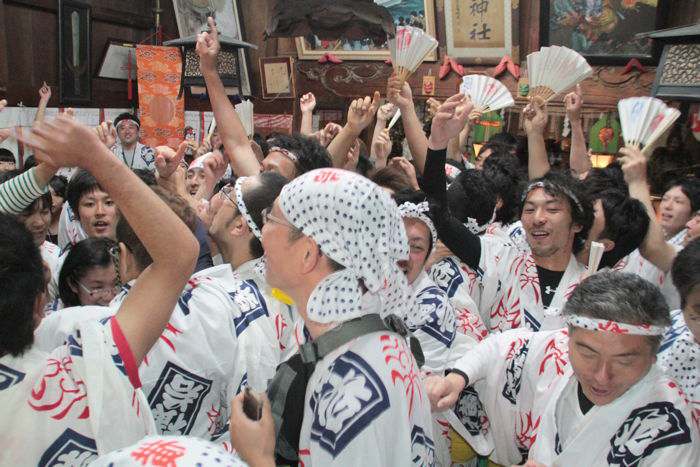 横町万灯組の舞い込み