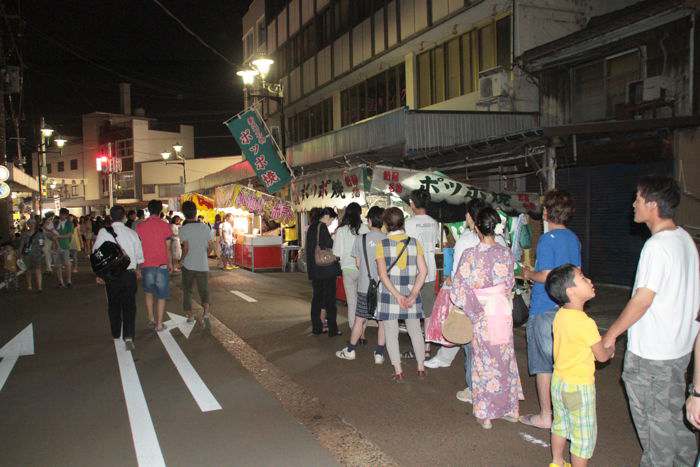 吉田諏訪神社の例大祭に伴う露店