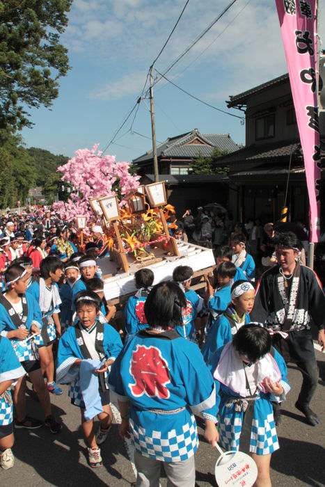 芸妓連、青年・子ども燈籠押し