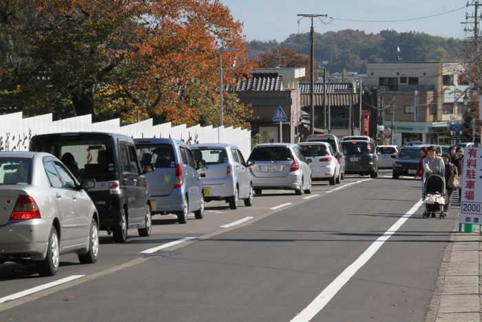 周辺道路では渋滞も