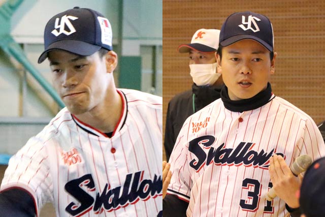 「つばめ野球クリニック」で指導する塩見泰隆選手(左)と山崎晃大朗選手