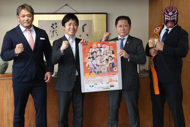 左からホライズンからシマ重野選手、滝沢市長、乙川会長、ビッグ・ザ・良寛選手