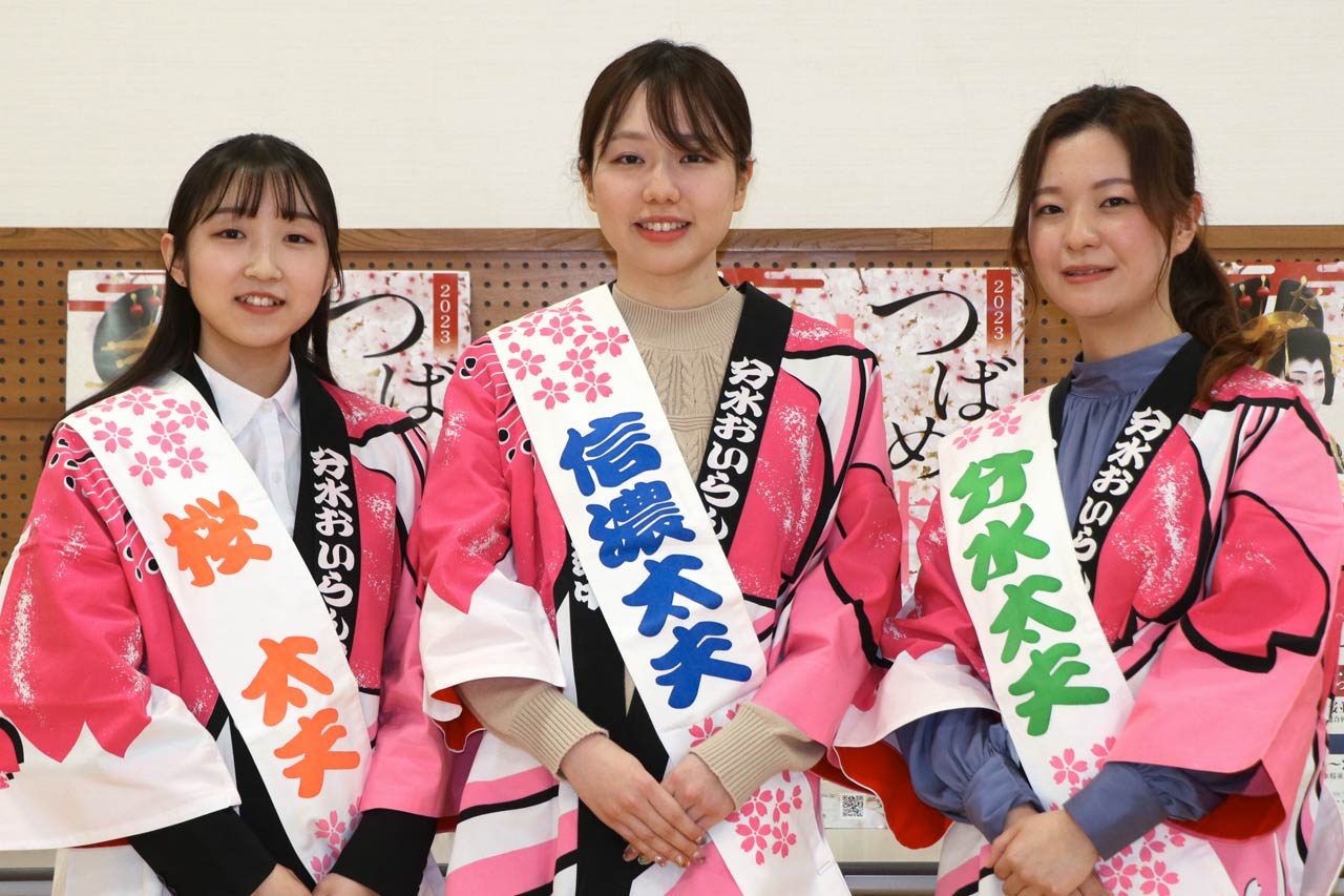 左から桜太夫の金塚さん、信濃太夫の前田さん、分水太夫の田中さん