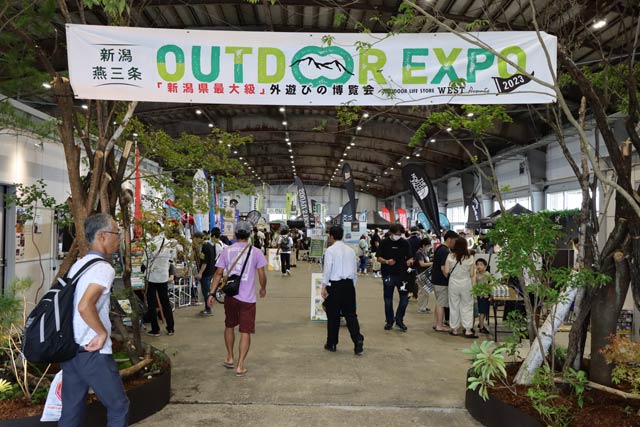 2日間にわたって大かまで開かれている「新潟・燕三条 OUTDOOR EXPO 2023」