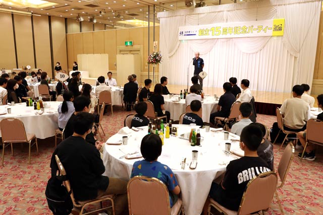 「つばめジュニア卓球クラブ」が創立15周年記念パーティー