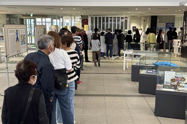 ���s�����̊����O���[���ɑ�s��