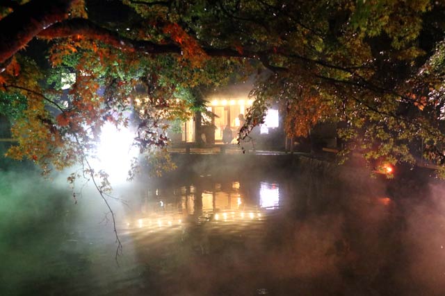 加茂山公園・池の端の紅葉ライトアップで雲海のテスト