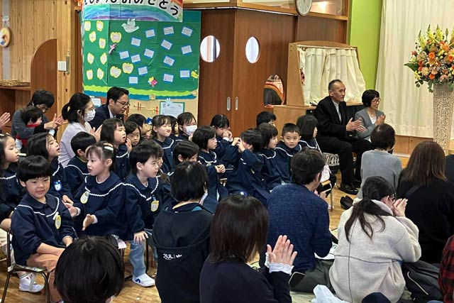 出席した園児ら