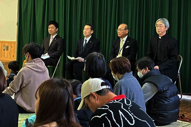 来賓の滝沢市長ら