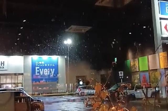 18����A�O���s�ō~���