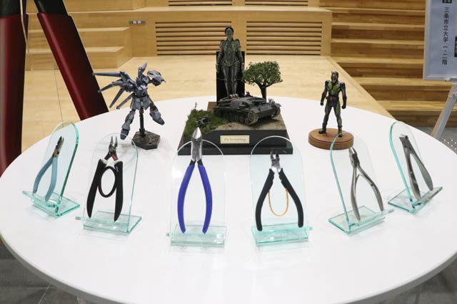 出展6社のニッパーをずらり