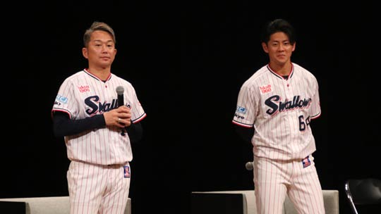 �X�����[�Y�̐ΐ�A��c���I����}���ĉ��s�Ńg�[�N�V���[�@���I��600�l�]��̃t�@��������