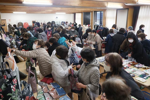 �@��ɂ��킢�̒��������C�N�W��������