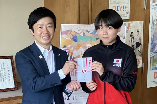 �f�t�����s�b�N�Ɍ����đ��O���s����\���K�₵���Ƃ��̍��������I��