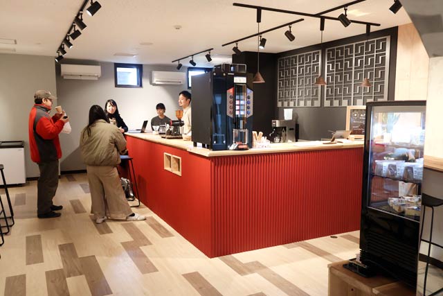 ���s�g�c�Y�Ɖ�قɃI�[�v�������u�킽�܂�J�t�F�v