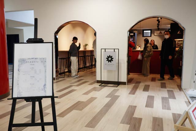 �����������Ă����E�̃|�X�^�[�W���������j���[�A��