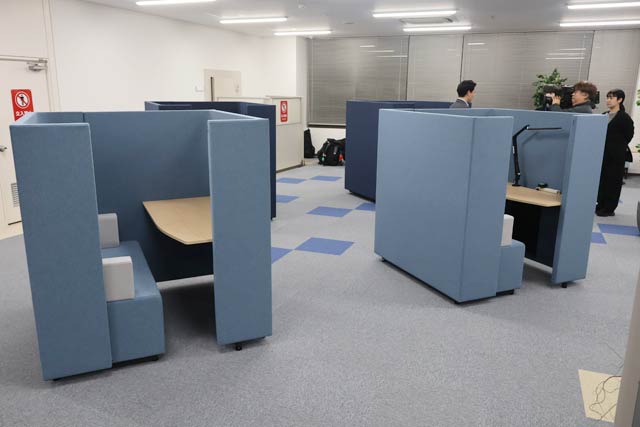 �\���G���A�ɂ̓u�[�X��