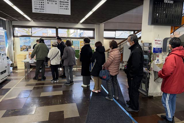 �s�񂪂ł��Ĕ̔��J�n10���O�Ɋ���