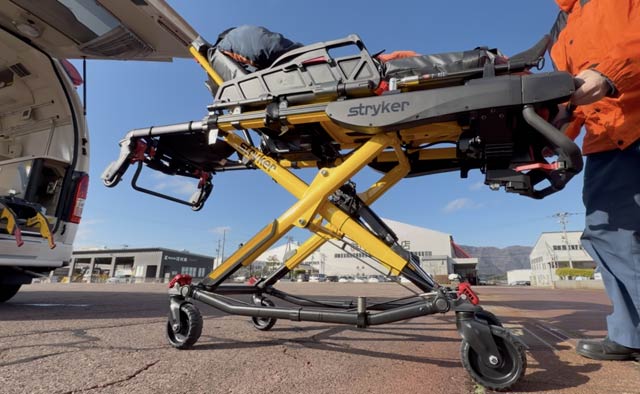 �d�����X�g���b�`���[�𓋍ڂ����~�}��