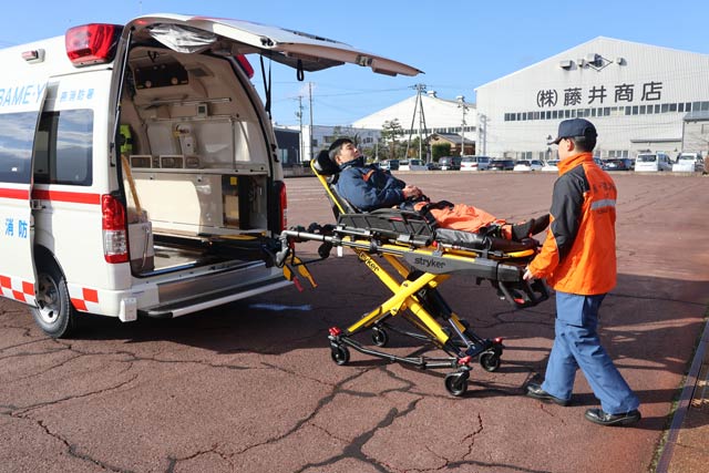 �d�����X�g���b�`���[�𓋍ڂ����~�}��