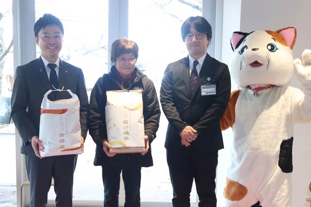 ��������s���A200���l�ڂ̓n�ӂ���A�ߓ����ْ��A���񂪂�ɂ��