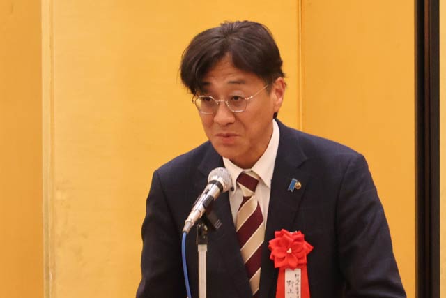 野上県産業労働部長