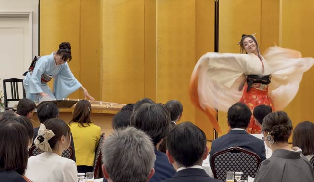 アトラクションの箏曲と舞