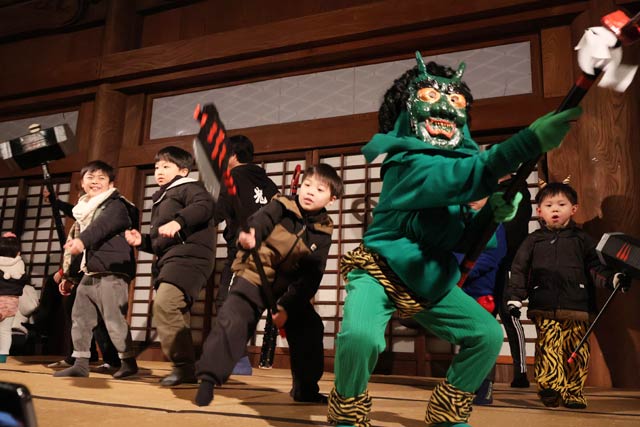 �S�x��̌�DAY�ɍ�N��2�{��200�l�ȏオ�Q���@�R���i�БO�̋S�x��̕��͋C���Č�