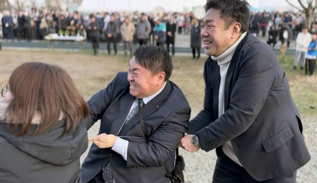 ��ۓ��q�_�БO�����ɋS�̌`���ōj�������ă^�P�������|������s��