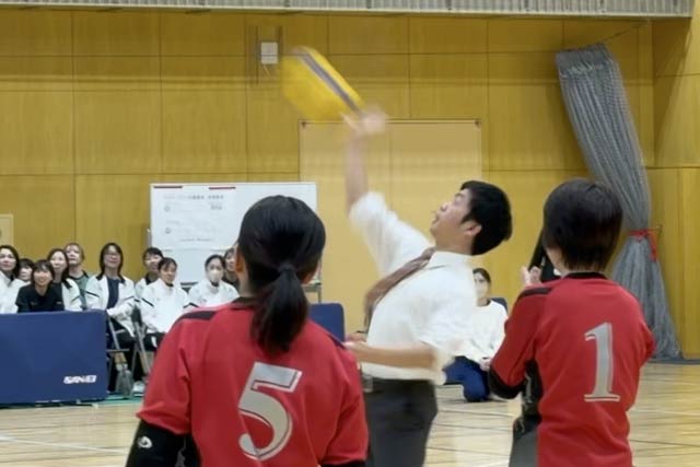 滝沢市長の始球式