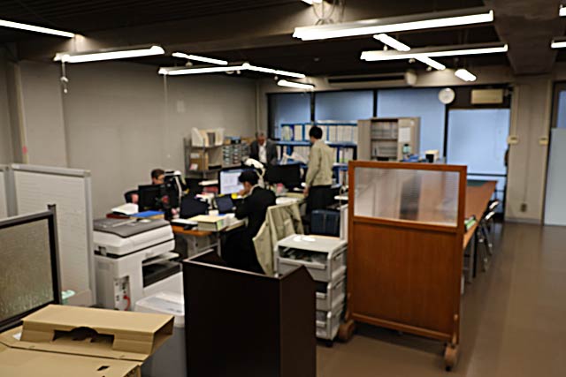 �O���s������񒡎ɂɈ����z�����O���s�I��