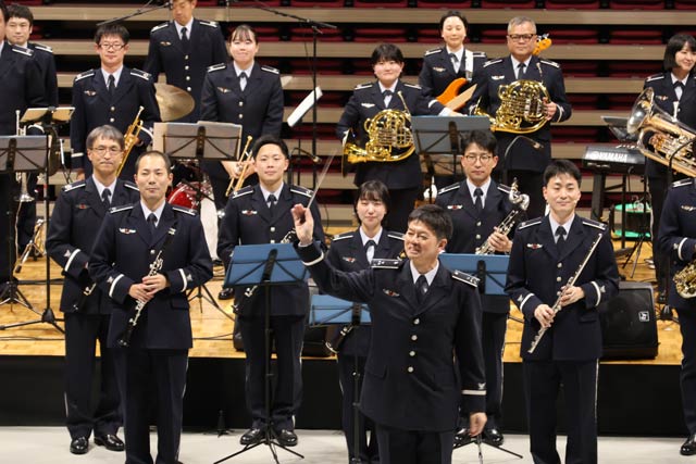 �O���s����20���N�L�O�̍q�󎩉q�������q�󉹊y�����t��@���̒��v���`�i�`�P�b�g����ɐ�l������