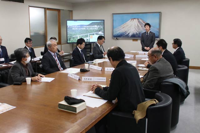 3,000�ʒ����̉��傩�獑��289�����\���z�̋��E�g���l���̖��̂�����@3������Ō��\�\��