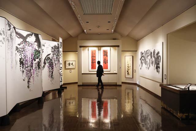 「小黒哲也 書展 『白』は、語る。」