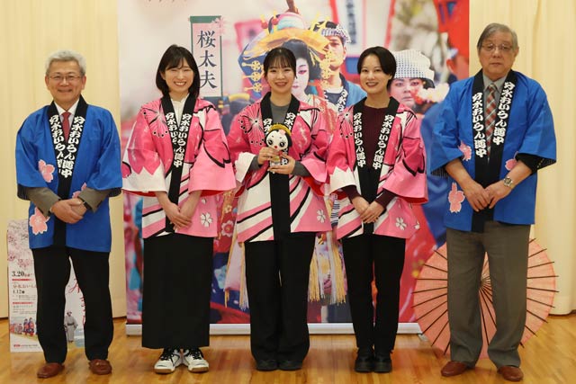 �����΂񍶂͂΂ߍ��܂���s�ψ����̓��c���s�ό������A�����΂�E�͍��앶�v���ψ���