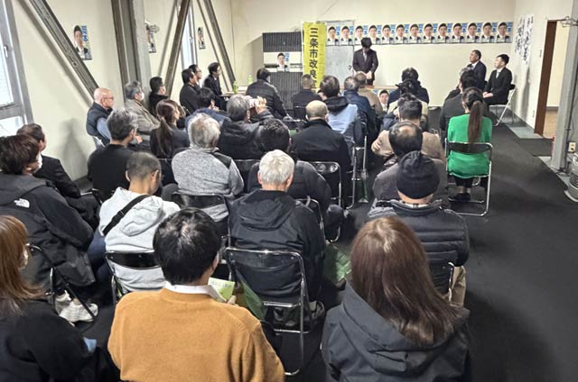 �������J��