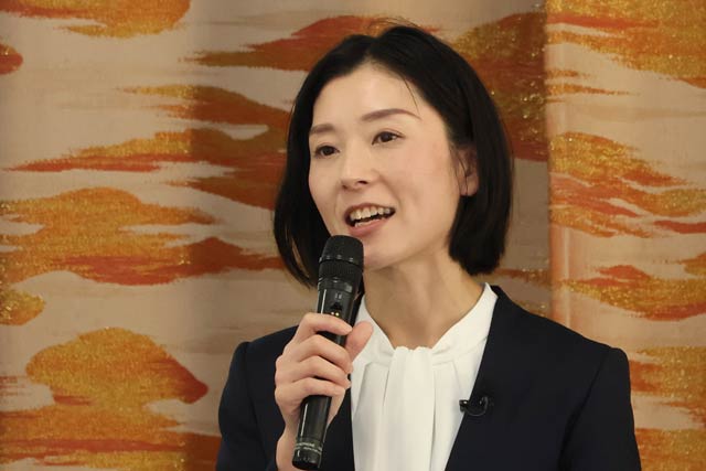 �y�c�㒬���I�z����K�㎁�������񍐉�Ŏx���҂�O�ɏo�n�𐳎��\���@���ӕ\���Łu���̖����ɂȂ��ӔC�����󂯂�v