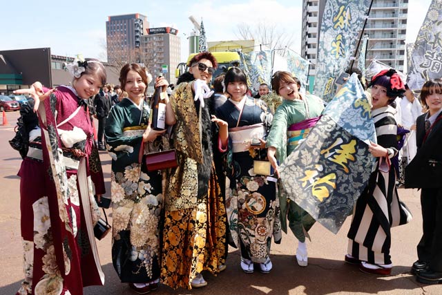 �o��ƗF���؂Ɂ@�O���s�u��\�΂��j����v�A903�l�̖�o���j��