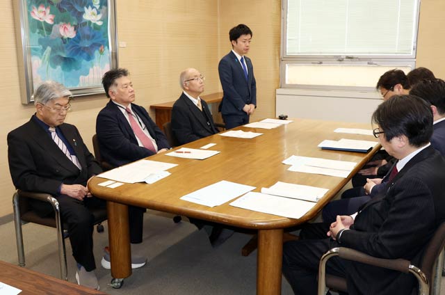 �`���A������������s��