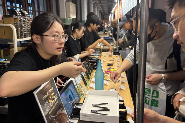 �z�K�c�̔��u�[�X