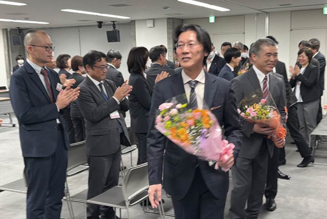 ����őސE�҂𑗂�