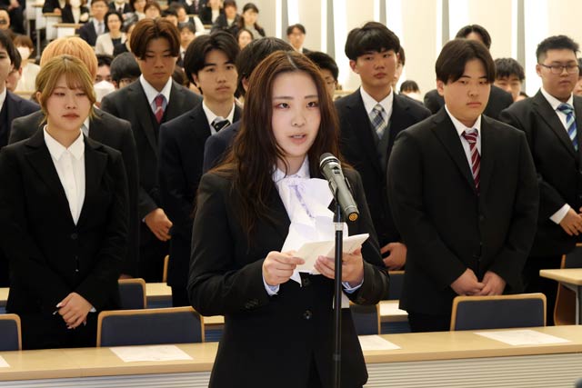 �u�����͊v�V�I�ɒ��킷��҂̂��́v�@�O���s������w���ő�6����80�l���V���Ȉ��