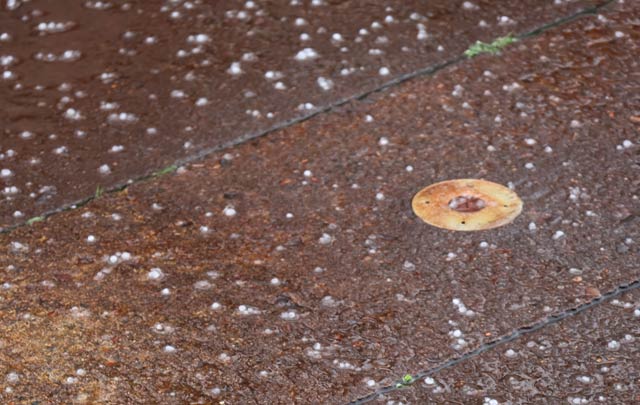 2日午後3時ごろ降ったあられ