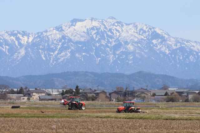 ���s�Ŏc��̈����x�ƃg���N�^�[