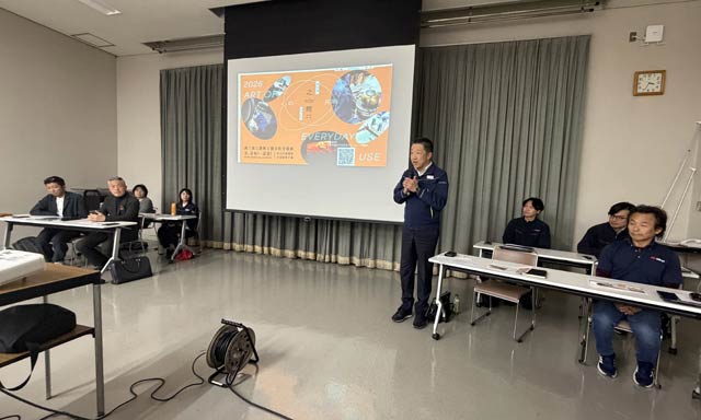 �A���񍐋L�҉