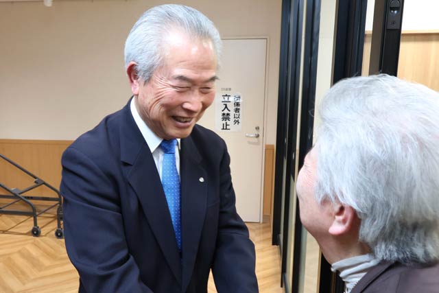 �x���҂ƈ��肵�đ��鍲�쎁